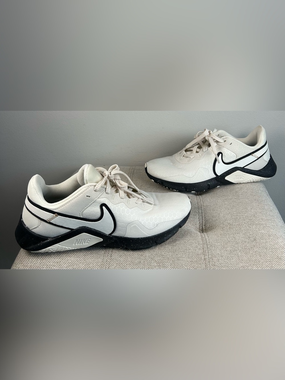 Nike Legend Essential 2 Premium Sail Black Women’s Shoes Sneakers Size 7.5 EUC